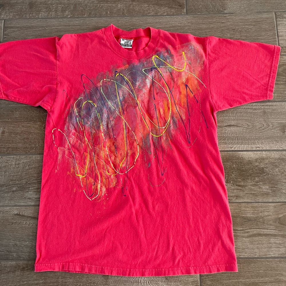 Vintage Lee Sturdy Tee, size M, red with artistic design! Great condition!